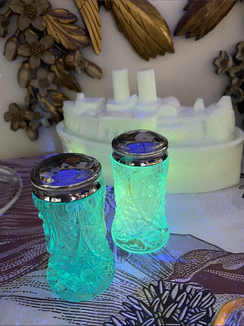 Daisy & Button (EAPG) Salt and Pepper Shakers